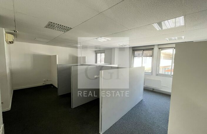 BUREAUX à LOUER — photo 4