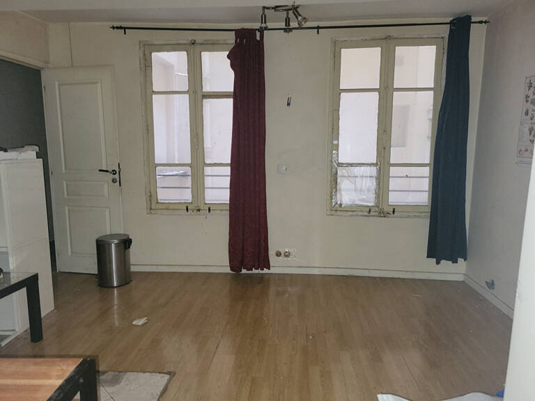 secteur Chatelet Montorgueil ,au 1 er étage  3 piece a rénover — photo 1