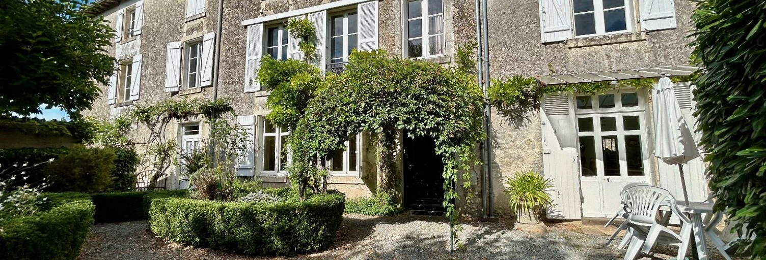 Maison 9 Pièces 204 m² à vendre à La Mothe-Saint-Héray (79800)