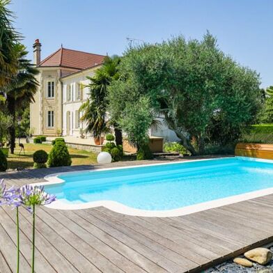 Maison 8 pièces 741200 €
