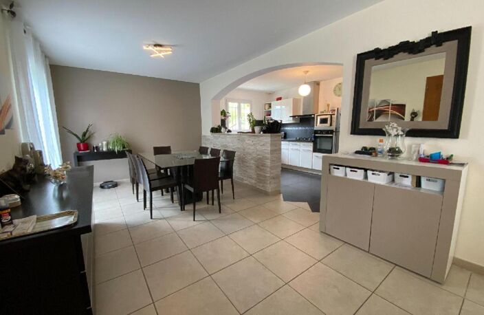 VILLA avec Jardin  centre village à pied — photo 2
