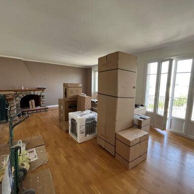 Appartement 4 pièces 984 €