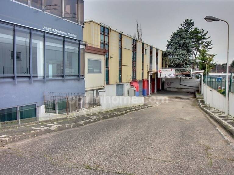 Local commercial de 500 m2 avec parking à louer à Orgeval au bord de la RN 13 — photo 1