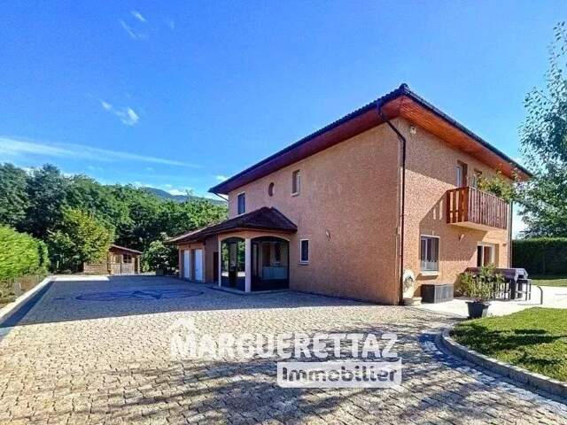 Propriété 10 pièces - 352,81 m² habitables - avec piscine et jac — photo du bien