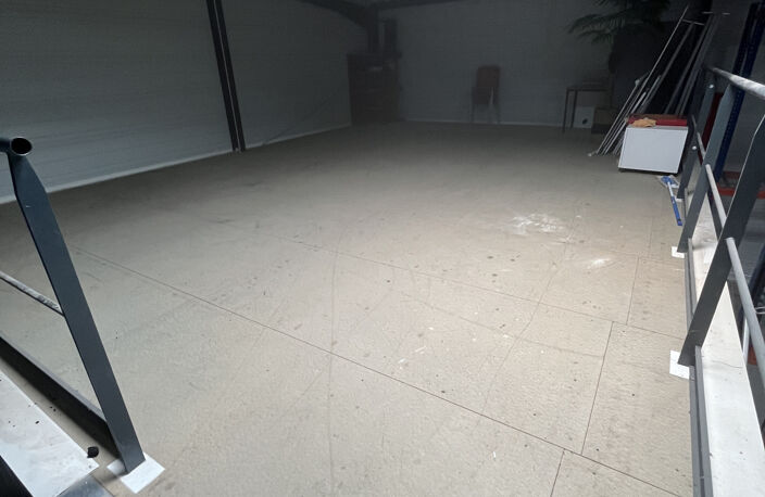 Local Commercial 600 m2 à DAVEZIEUX avec Mezzanine — photo 4