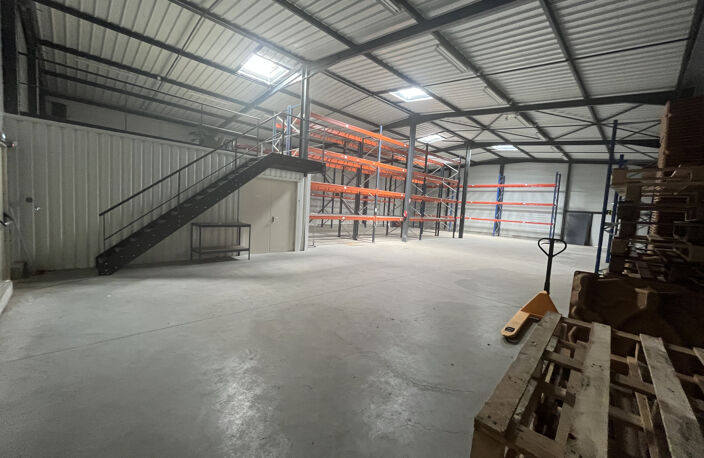 Local Commercial 600 m2 à DAVEZIEUX avec Mezzanine — photo 5