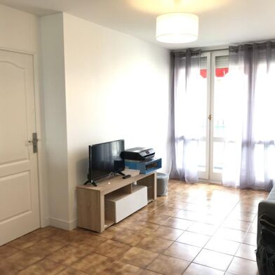 Appartement 3 pièces 710 €