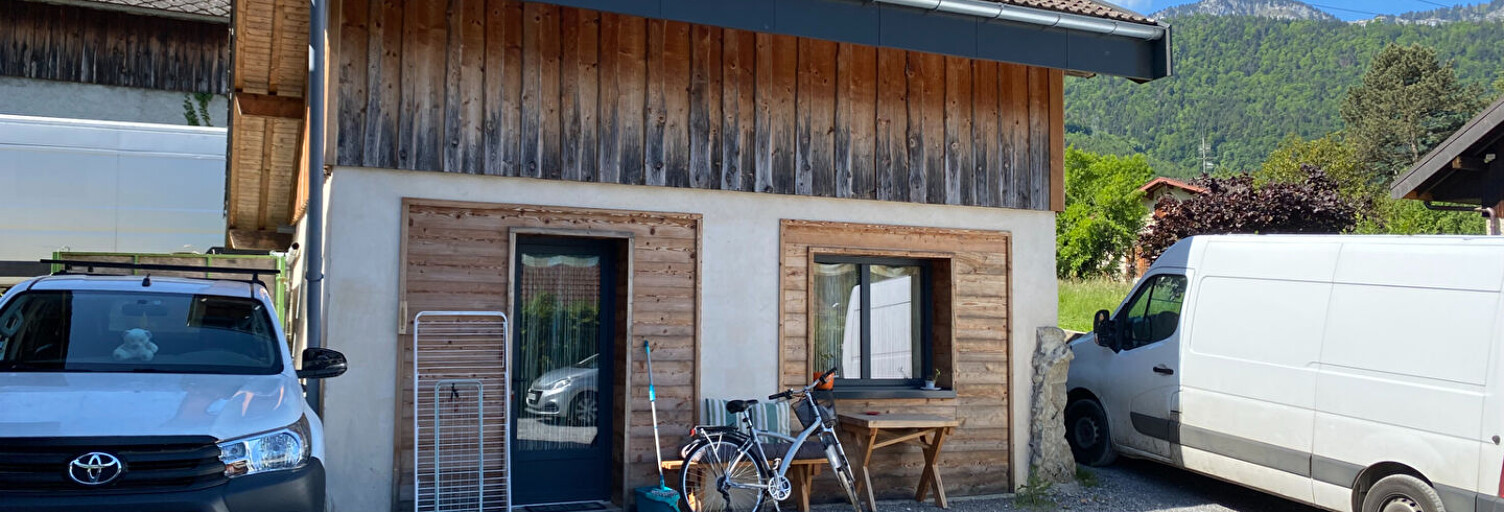 Commerce  235 m² à vendre à Giez (74210)