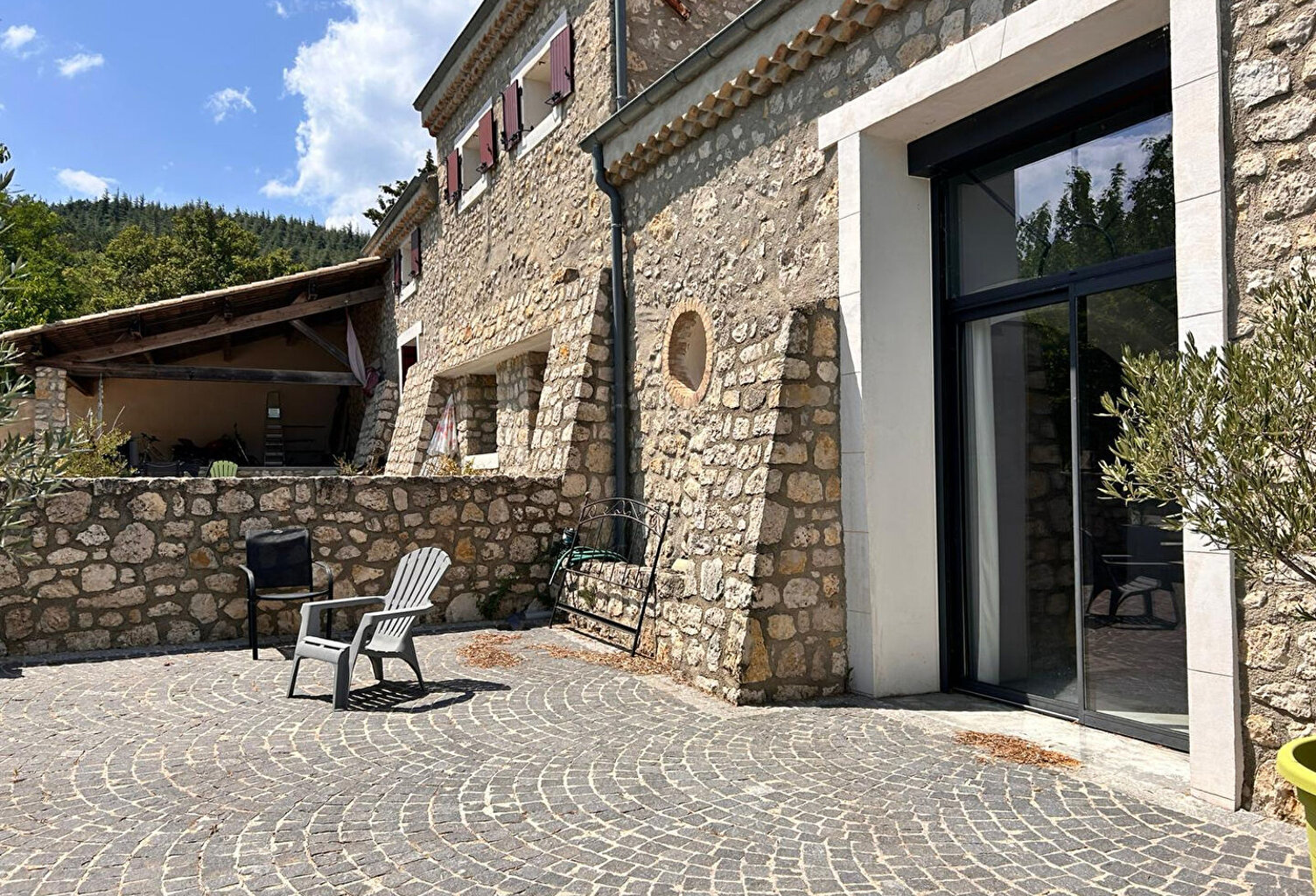 A vendre Mas de caractère entièrement rénové sur Malataverne — photo 1
