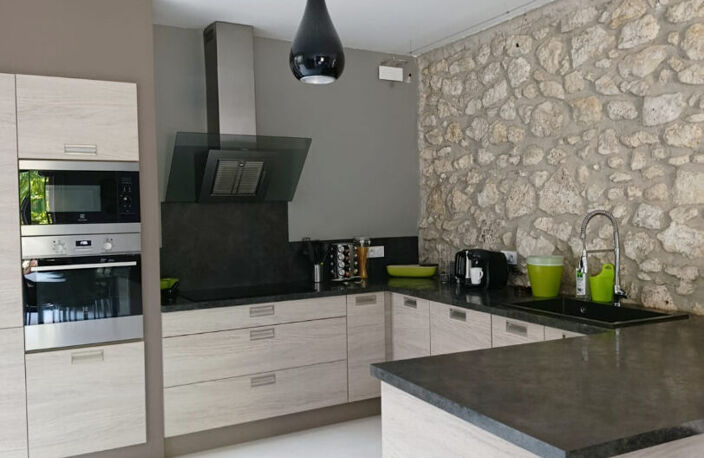 A vendre Mas de caractère entièrement rénové sur Malataverne — photo 3