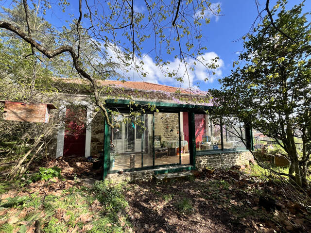 Maison avec grand terrain — photo du bien