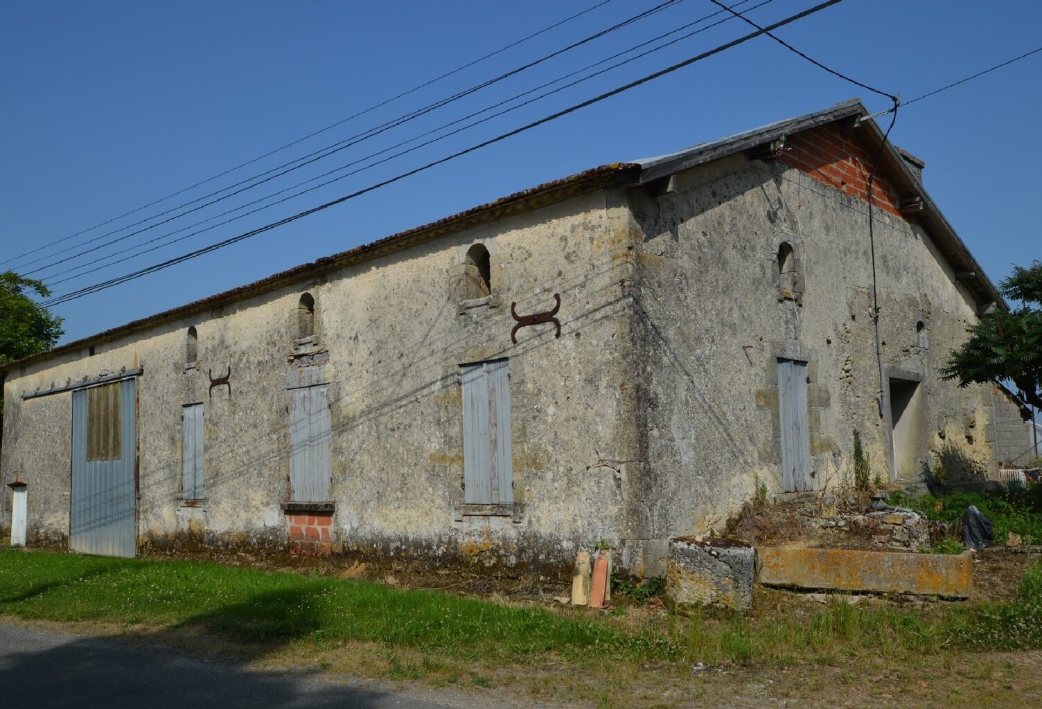 Bâtisse en pierre à rénover — photo 1
