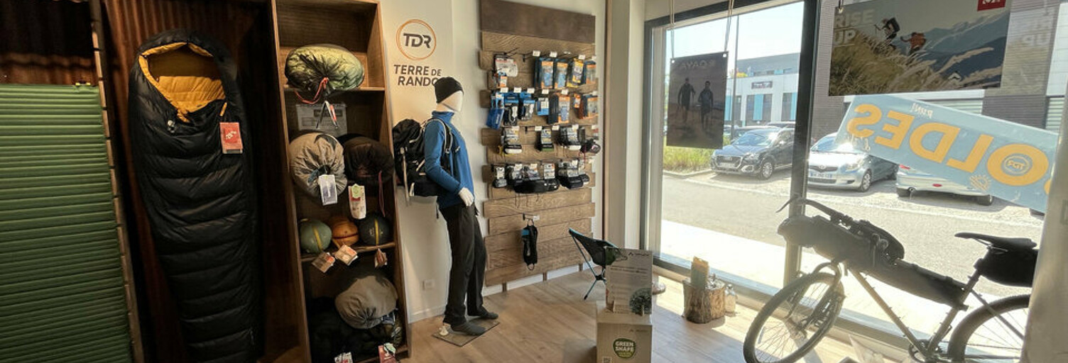 Commerce  118 m² à louer à Genay (69730)