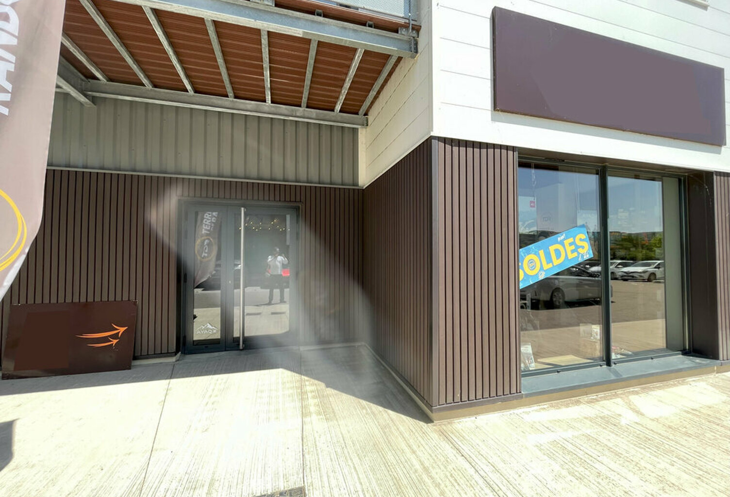 LOCAL COMMERCIAL / BUREAUX à LOUER — photo 1