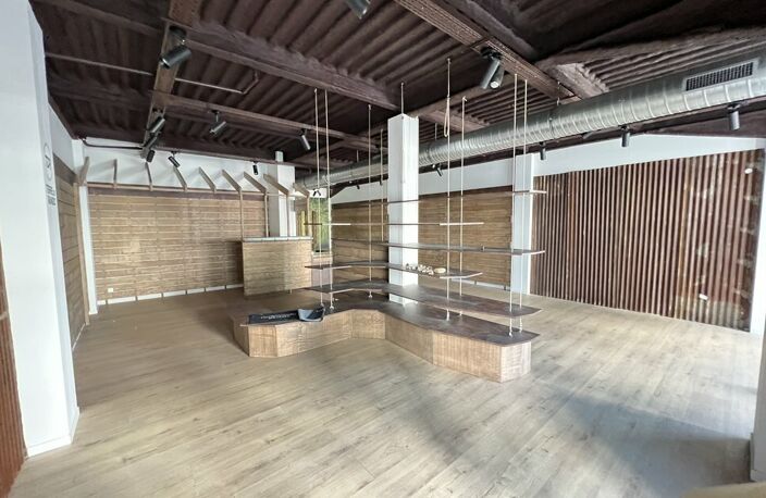 LOCAL COMMERCIAL / BUREAUX à LOUER — photo 2