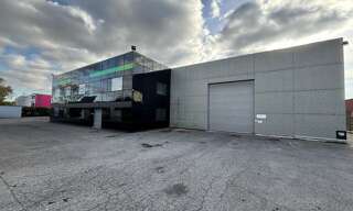 Commerce  2749 m² à louer à Vaulx-en-Velin (69120)