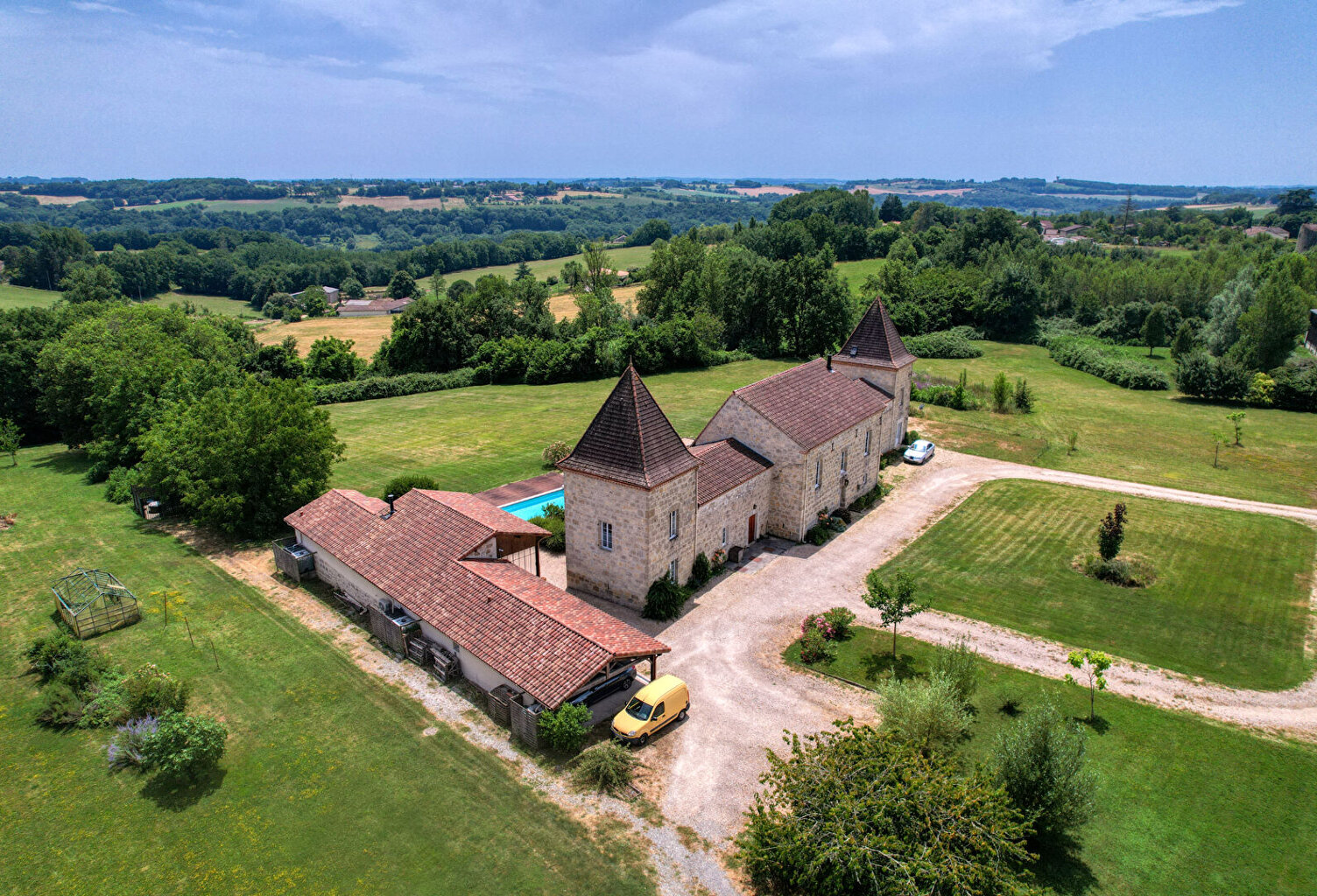 Propriété d'exception en pierre avec vue panoramique avec 3 logements sur 3,3 ha  Proche Agen — photo 1
