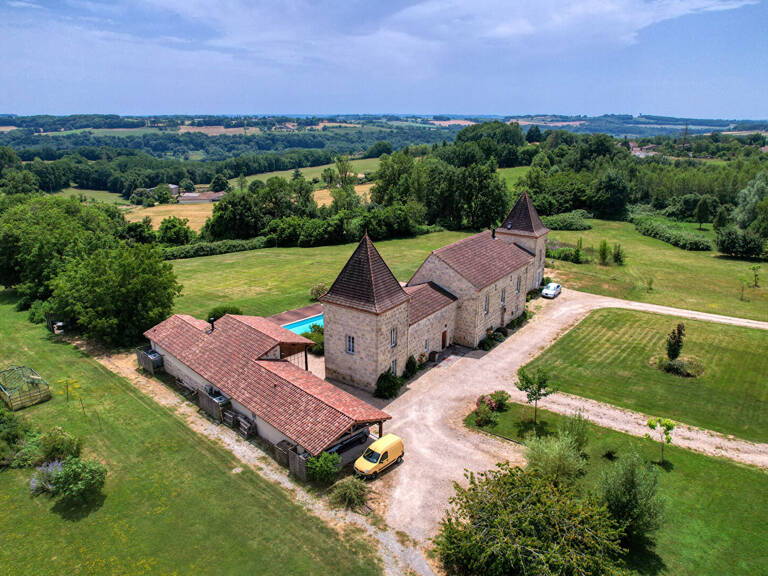 Propriété d'exception en pierre avec vue panoramique avec 3 logements sur 3,3 ha  Proche Agen — photo 1