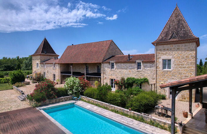 Propriété d'exception en pierre avec vue panoramique avec 3 logements sur 3,3 ha  Proche Agen — photo 2
