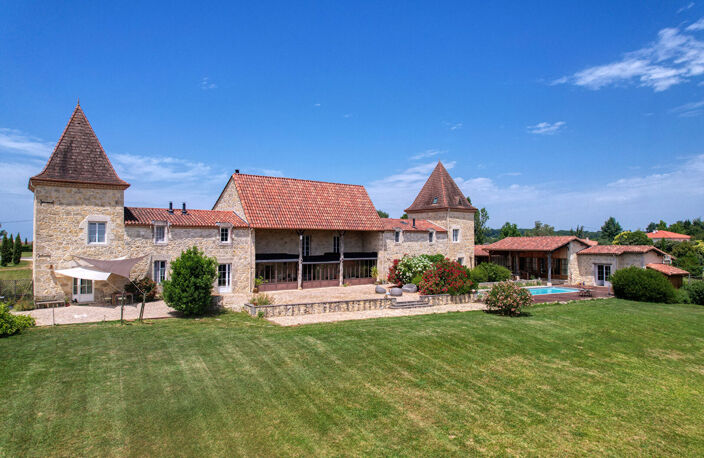 Propriété d'exception en pierre avec vue panoramique avec 3 logements sur 3,3 ha  Proche Agen — photo 5