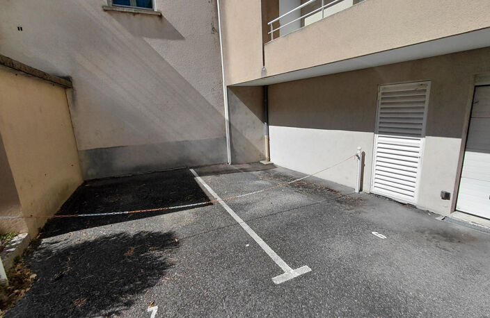 VALS-LES-BAINS -  PLACE DE PARKING — photo 4