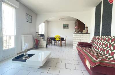 APPARTEMENT AVEC BALCON — photo du bien