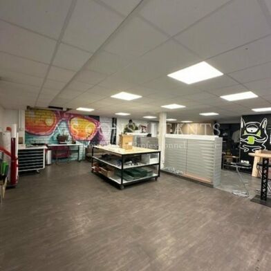 Local industriel  4700 €