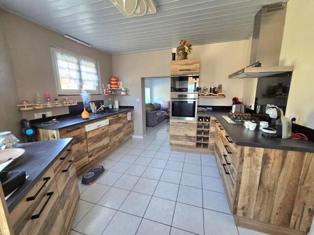 APPARTEMENT 5 PIECES 94.13 m2 GARAGE ET TERRAIN PRIVATIF  189000 EUROS — photo du bien