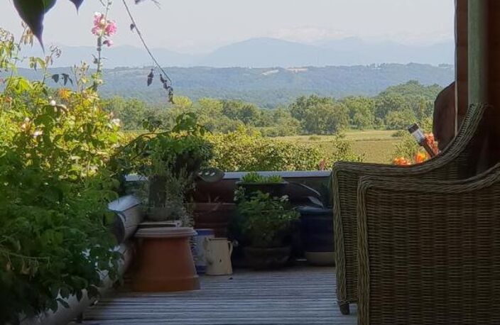 À vendre, proche de Trie-sur-Baïse (Gers) - Charmant chalet de plain-pied avec sauna, abris voitures, atelier, jardin paysager. Vue imprenable sur la campagne et les montagnes, à proximité de la ville — photo 2