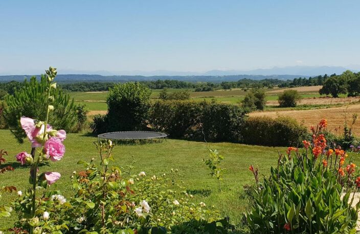 À vendre, proche de Trie-sur-Baïse (Gers) - Charmant chalet de plain-pied avec sauna, abris voitures, atelier, jardin paysager. Vue imprenable sur la campagne et les montagnes, à proximité de la ville — photo 3
