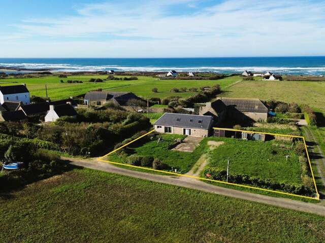 Maison de 106 m² - 4 pièces - Plozévet — photo du bien