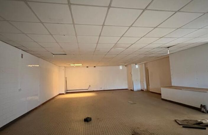 SAINT PABU Local commercial avec deux appartements — photo 4