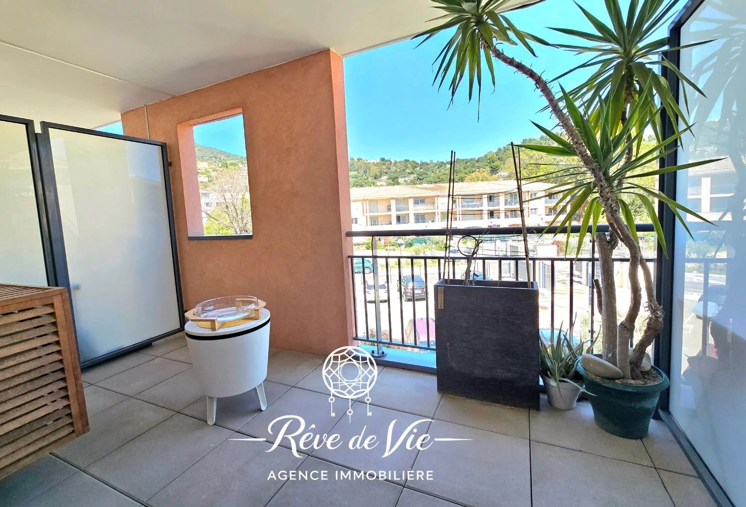 JOLI STUDIO DANS RESIDENCE RECENTE AVEC TERRASSE — photo 1