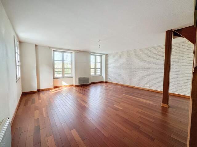 Appartement À Vendre — photo du bien