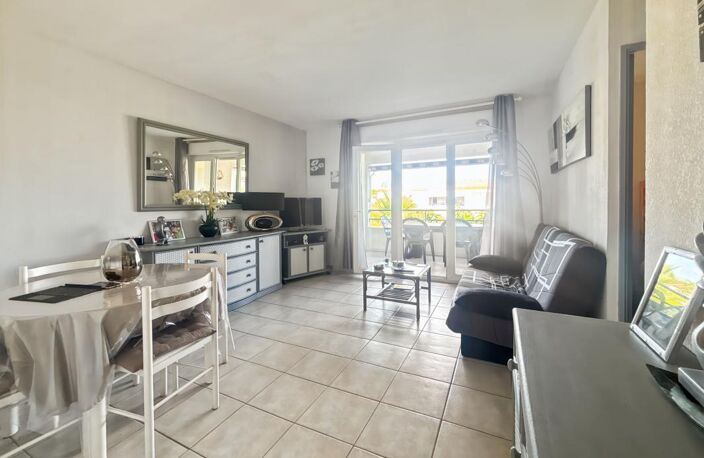 APPARTEMENT T2 + CABINE AVEC PARKING ET PISCINE — photo 4