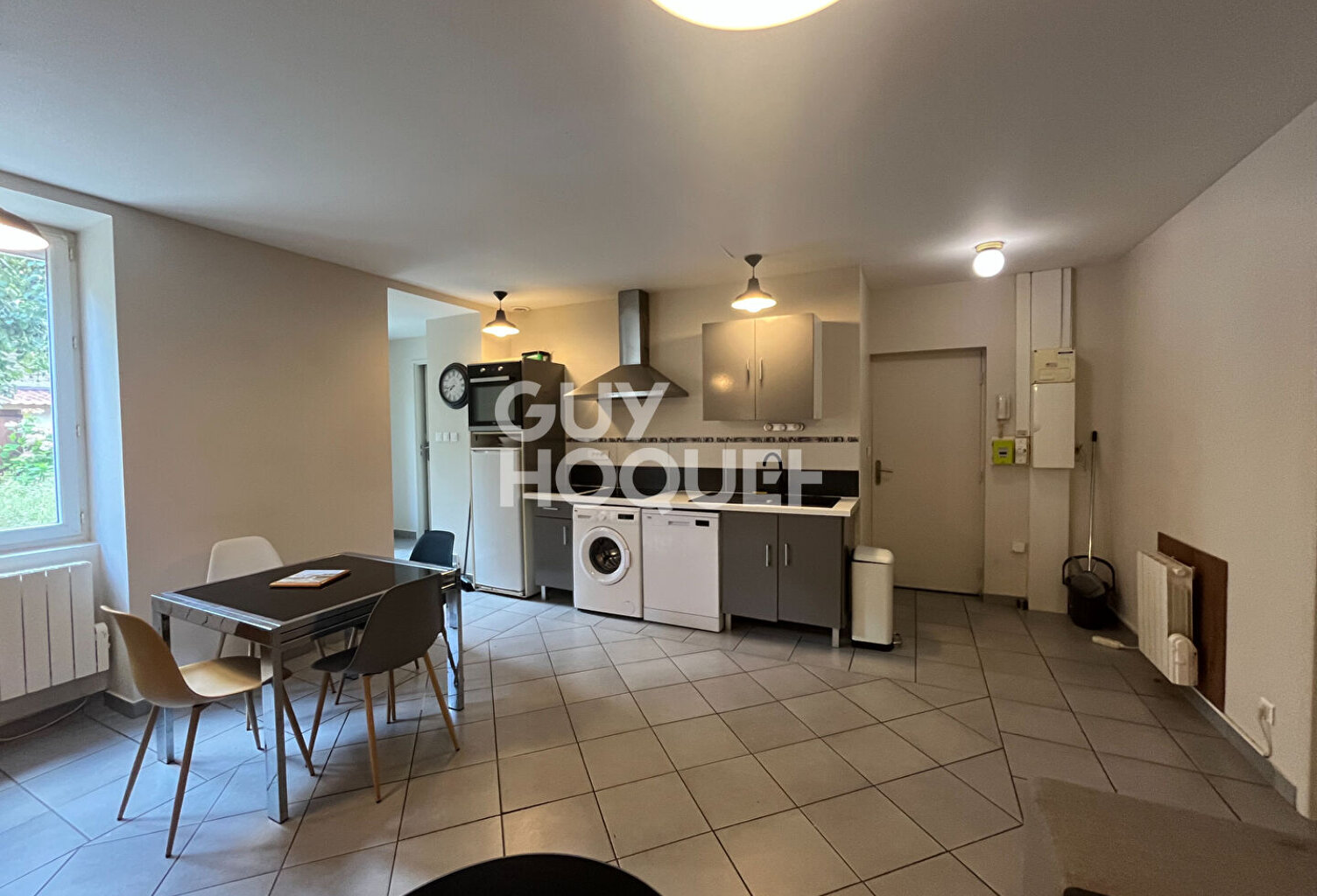 Appartement 3 pièces avec extérieur - Centre-ville de Bourgoin Jallieu à louer — photo 1