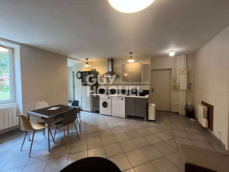 Appartement 3 pièces avec extérieur - Centre-ville de Bourgoin Jallieu à louer — photo 1
