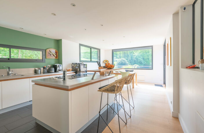 MAISON CONTEMPORAINE - 234m2 - 4 CHAMBRES - RARE — photo 4