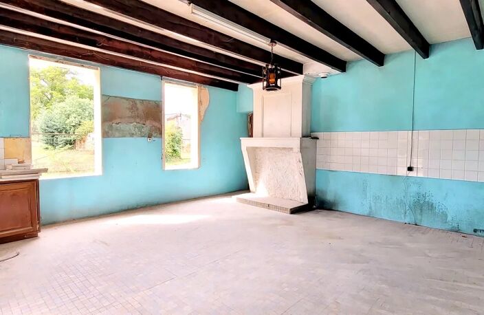 33230 LAGORCE - PROPRIETE A RENOVER - 225M² HABITABLES ET 1600 M² TERRAIN — photo 2