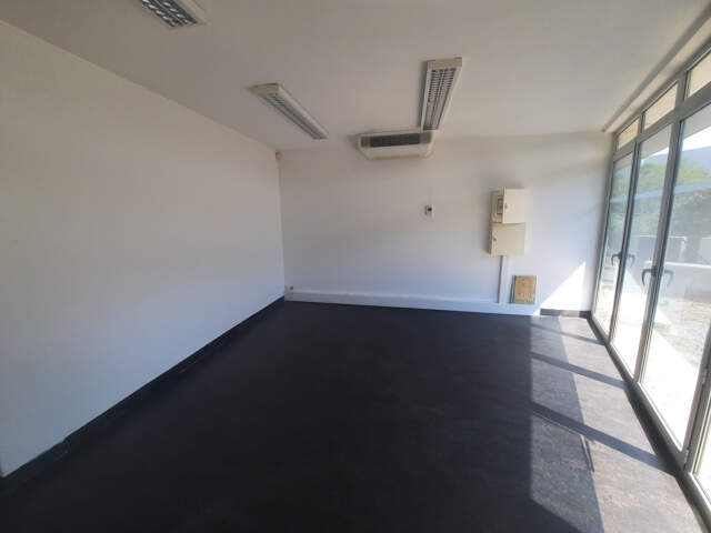 Local commercial ou professionnel RDC + Exterieur — photo du bien
