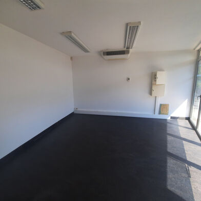 Commerce 2 pièces 710 €