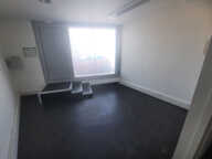 Local commercial ou professionnel RDC + Exterieur — photo 4