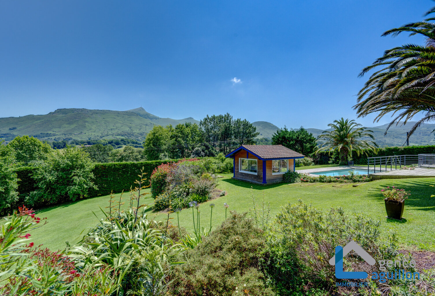 MAGNIFIQUE VILLA DE 350M2 SUR 6800M2 DE TERRAIN, PISCINE ET — photo 1
