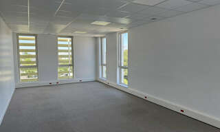 Bureau  235 m² à louer à Tours (37100)