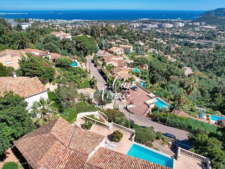 VILLA D'EXCEPTION DE 285M² VUE MER À VENDRE À MANDELIEU LA NAPOU — photo 1