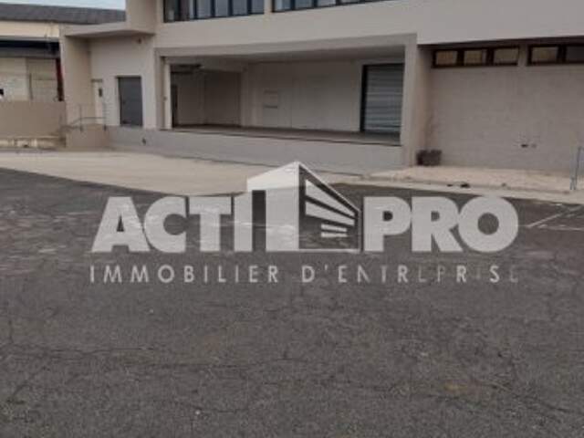 Entrepot à louer — photo du bien