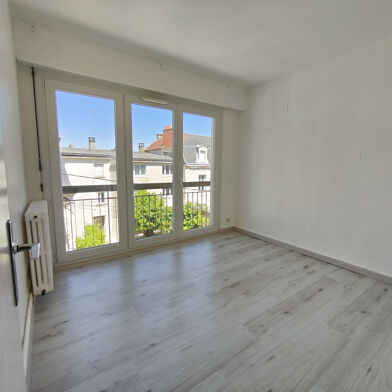 Appartement 4 pièces 213600 €