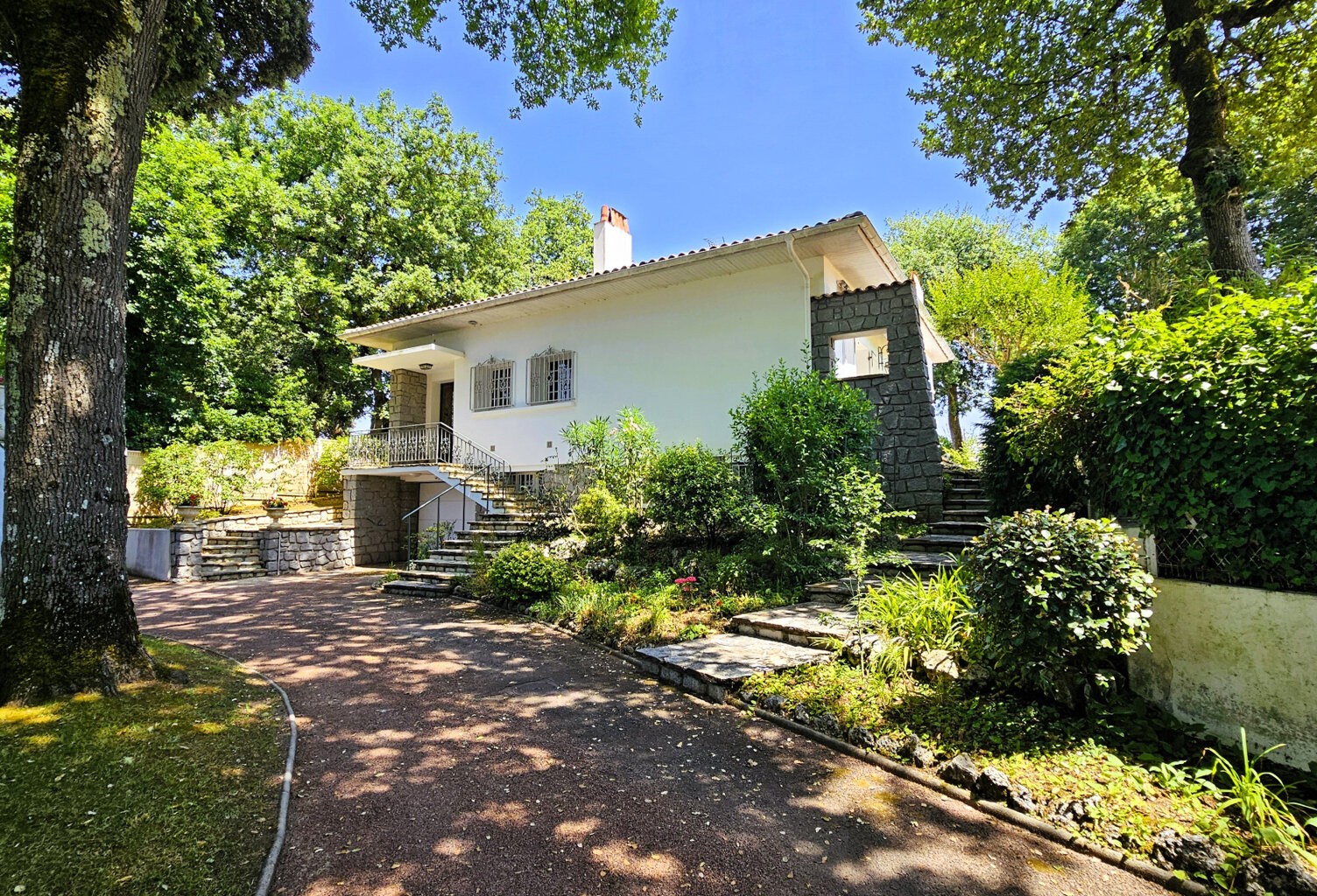 VILLA — photo 1