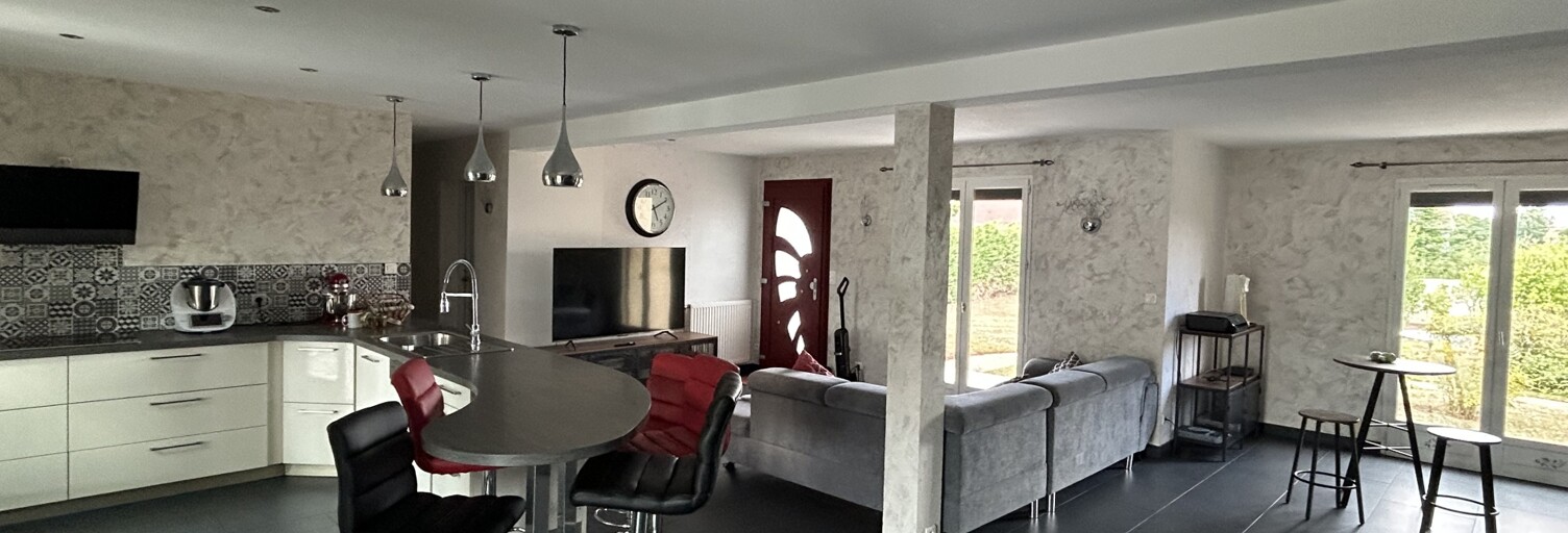 Maison 9 Pièces 195 m² à vendre à Cosne-d'Allier (03430)