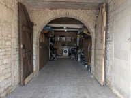 Maison de caractère à rénover avec terrasse et double garage — photo 2